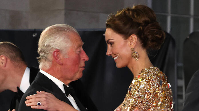 Nachdem sich Prinzessin Kate einer Operation unterziehen musste, wird in wenigen Tagen auch König Charles ins Krankenhaus müssen.