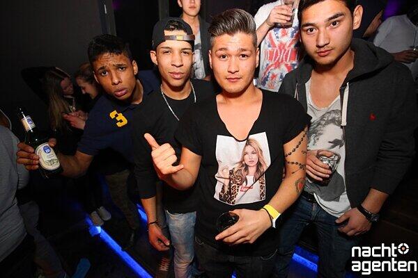 Das Wochenende beginnt am "Mixwoch": Der Slogan des Crux ging wieder einmal auf. Der "Mixwoch" war die heißeste Party am Mittwoch. Noch mehr Fotos auf: