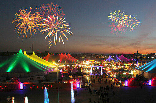 Silvester an der Theresienwiese: Wenn auf dem Tollwood Walzer getanzt wird.