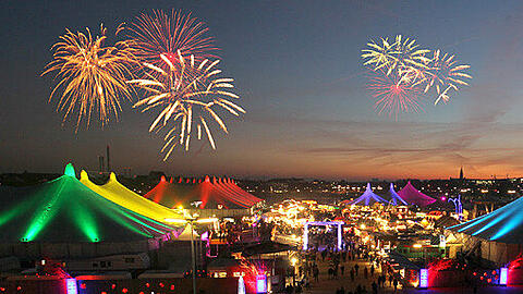 Silvester an der Theresienwiese: Wenn auf dem Tollwood Walzer getanzt wird.