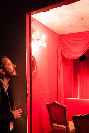 Die Opernbude im Charlottenhof der Kammerspiele.