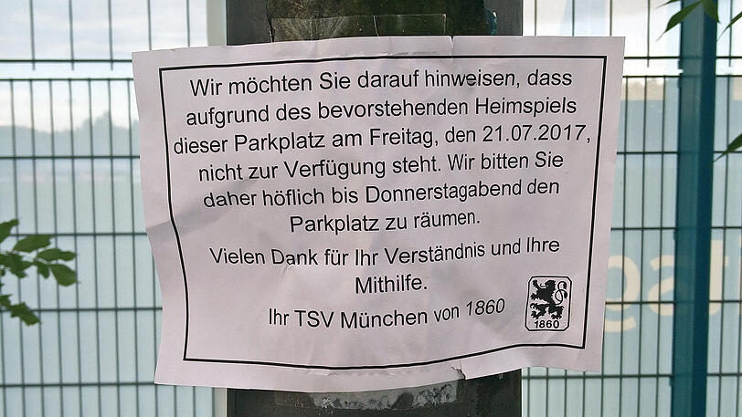 Schlangestehen für Löwen-Tickets. Die Bilder von der Grünwalder Straße.