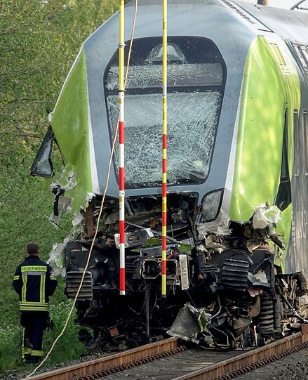 In Alt Duvenstedt ist am frühen Mittwochmorgen ein Zug mit einem Lkw zusammengestoßen.
