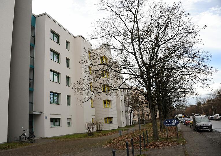 Der Tatort: Das Ehepaar S. wohnt am Stiftsbogen. Von wo genau auf das Haus geschossen wurde, ist noch unklar.