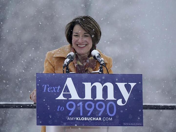Amy Klobuchar gab ihre Kandidatur im verschneiten Minneapolis bekannt.
