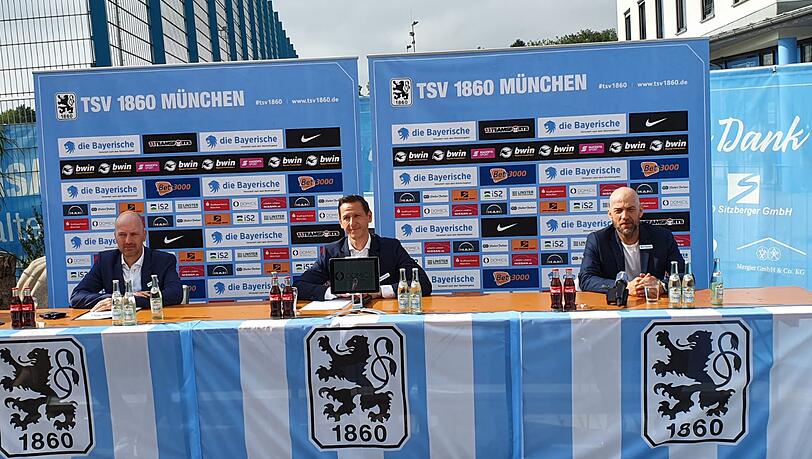 "die Bayerische"-Marketingleiter Joachim Zech (l.) zusammen mit den Löwen-Geschäftsführern Marc-Nicolai Pfeifer (m.) und Günther Gorenzel am Dienstag.