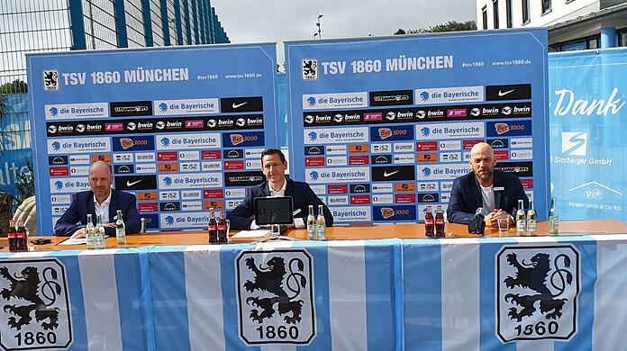 "die Bayerische"-Marketingleiter Joachim Zech (l.) zusammen mit den Löwen-Geschäftsführern Marc-Nicolai Pfeifer (m.) und Günther Gorenzel am Dienstag.