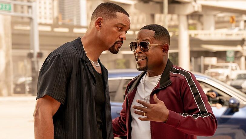 Die Cops Mike Lowrey (Will Smith, l.) und Marcus Burnett (Martin Lawrence) müssen sich zum vierten Mal zusammenraufen. Die Cops Mike Lowrey (Will Smith, l.) und Marcus Burnett (Martin Lawrence) müssen sich zum vierten Mal zusammenraufen.