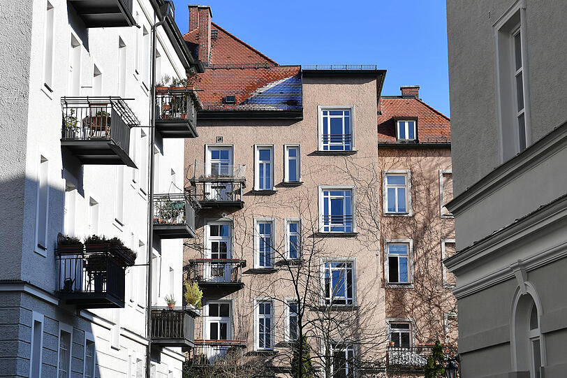 Mit durchschnittlich 5.800 Euro liegt der Quadratmeterpreis bei Käufen im Jahr 2024 inzwischen wieder auf dem Niveau von 2016. Mit durchschnittlich 5.800 Euro liegt der Quadratmeterpreis bei Käufen im Jahr 2024 inzwischen wieder auf dem Niveau von 2016.