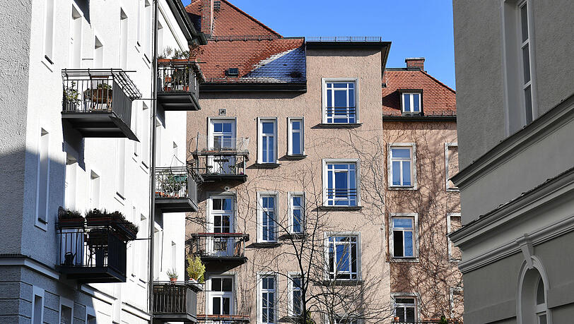 Mit durchschnittlich 5.800 Euro liegt der Quadratmeterpreis bei Käufen im Jahr 2024 inzwischen wieder auf dem Niveau von 2016. Mit durchschnittlich 5.800 Euro liegt der Quadratmeterpreis bei Käufen im Jahr 2024 inzwischen wieder auf dem Niveau von 2016.