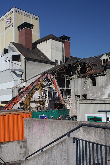Das alte Zacherlbräu an der Ohlmüllerstraße in der Au wird teilweise abgerissen. Hier soll die neue Verwaltung von Paulaner in zwei Jahren einziehen. Die Bilder.