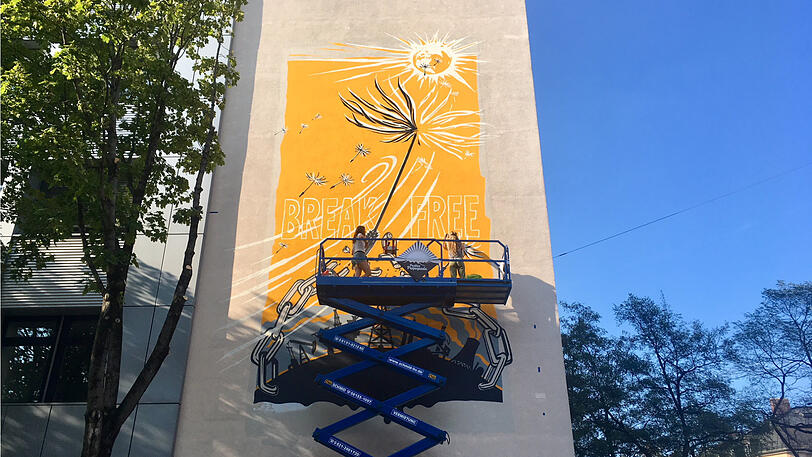 Das Werk "Break Free" ist seit einigen Tagen im Westend zu sehen.
