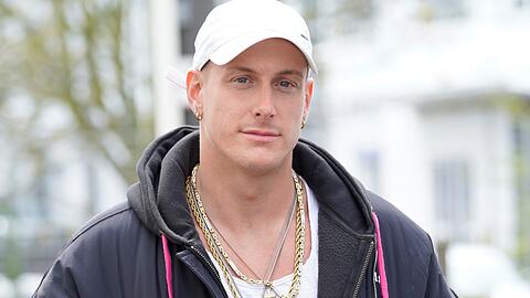 Calvin Kleinen ist seit Juli 2022 in der Trash-Show "Das große Promi-Büßen" zu sehen.