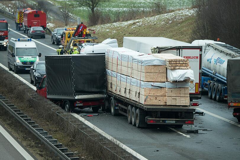 Lkw-Unfall auf der A93: Die Bilder...