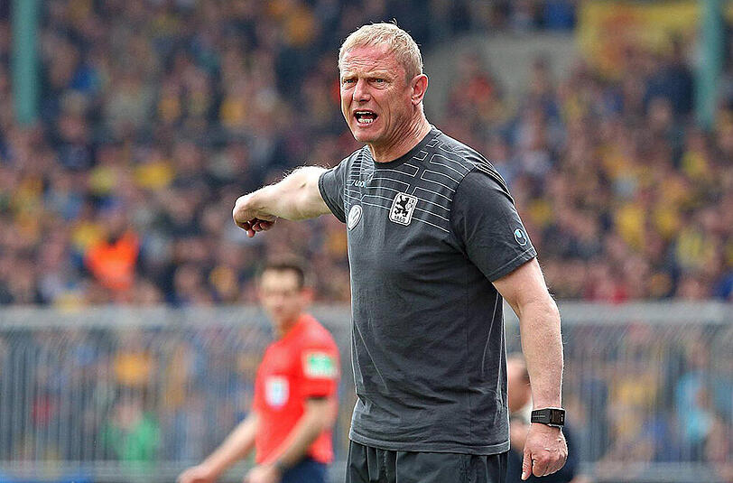 Gibt auf der Suchen nach "Männerfußballern" eine neue Marschroute aus: Löwen-Trainer Torsten Fröhling.