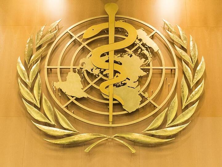 Das Logo der Weltgesundheitsorganisation im europäischen Hauptquartier der Vereinten Nationen in Genf.