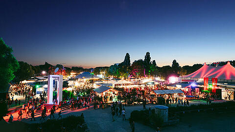 Friedliche Abendstimmung über dem Tollwood Gelände.