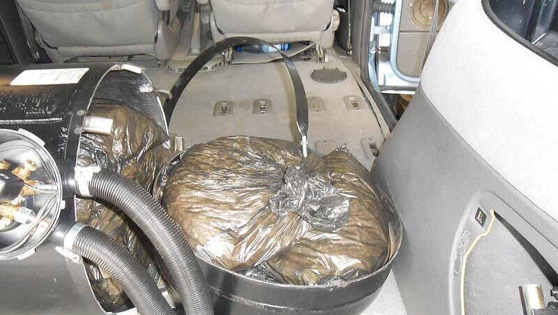 Perfektes Versteck - eigentlich. Den Schmugglern von 15 Kilo Marihuana ist ein kleiner Flüchtigkeitsfehler unterlaufen. Perfektes Versteck - eigentlich. Den Schmugglern von 15 Kilo Marihuana ist ein kleiner Flüchtigkeitsfehler unterlaufen.