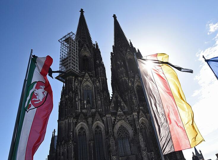 Im Kölner Dom findet am Freitag der Gedenkgottesdienst statt.