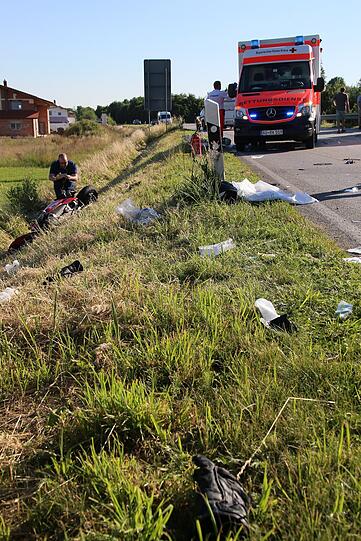 Am Mittwoch kam es bei einem Überholvorgang zu einem Unfall. Ein Motoradfahrer wurde schwer verletzt.