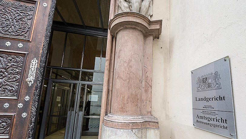Der Eingang des Passauer Landgerichts. (Archivbild) Der Eingang des Passauer Landgerichts. (Archivbild)