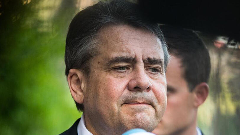 Außenminister Sigmar Gabriel äußert sich in Jerusalem zum abgesagten Treffen mit Ministerpräsident Netanjahu. Außenminister Sigmar Gabriel äußert sich in Jerusalem zum abgesagten Treffen mit Ministerpräsident Netanjahu.