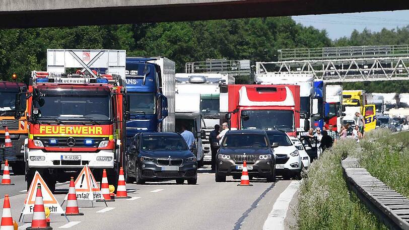 Die Autobahn musste komplett gesperrt werden.