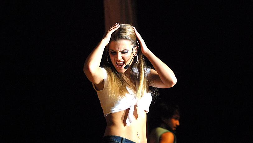 Popstar der 2000er-Jahre und "deutsche Britney Spears": Jeanette Biedermann begeistert als Sängerin.