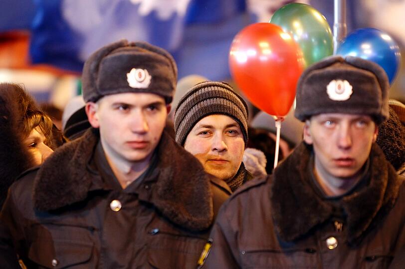 Der Chef der russischen Regierung wurde am Sonntag erneut zum Präsidenten gewählt. Allerdings gibt es bereits jetzt mehr als 3200 Betrugsvorwürfe.
