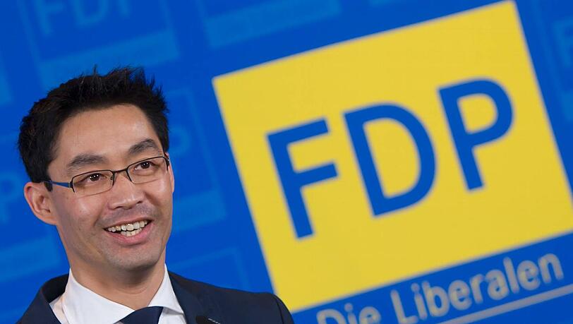 Endlich mal was zu lachen – auch wenn später die Regierungsbeteiligung futsch war: Philip Rösler gestern Abend in Berlin. Endlich mal was zu lachen – auch wenn später die Regierungsbeteiligung futsch war: Philip Rösler gestern Abend in Berlin.