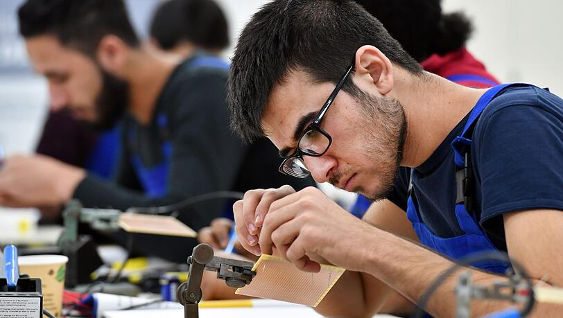 Das Münchner Jobcenter setzt vor allem auf die Ausbildung der Jugendlichen. Das Münchner Jobcenter setzt vor allem auf die Ausbildung der Jugendlichen.