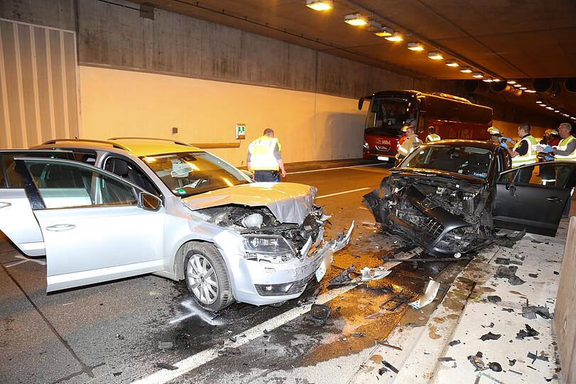 Die Bilder vom schweren Unfall im Farchanter Tunnel auf der B2.