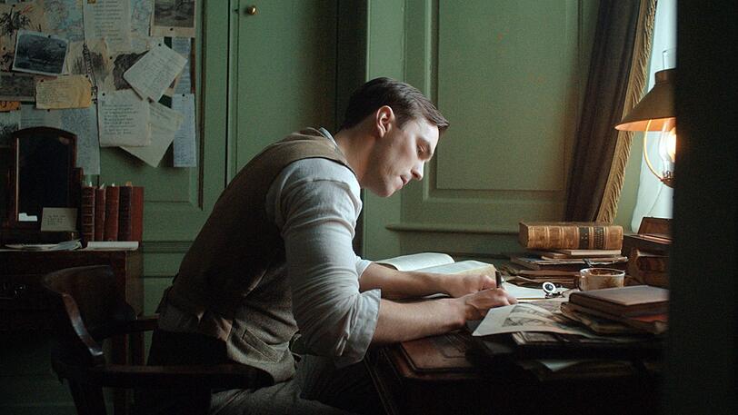 Nicholas Hoult als J. R. R. Tolkien.