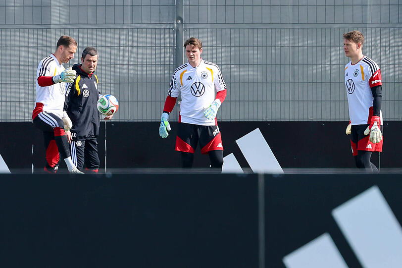 Verletzt abgereist: Jonas Urbig (M.). Verletzt abgereist: Jonas Urbig (M.).