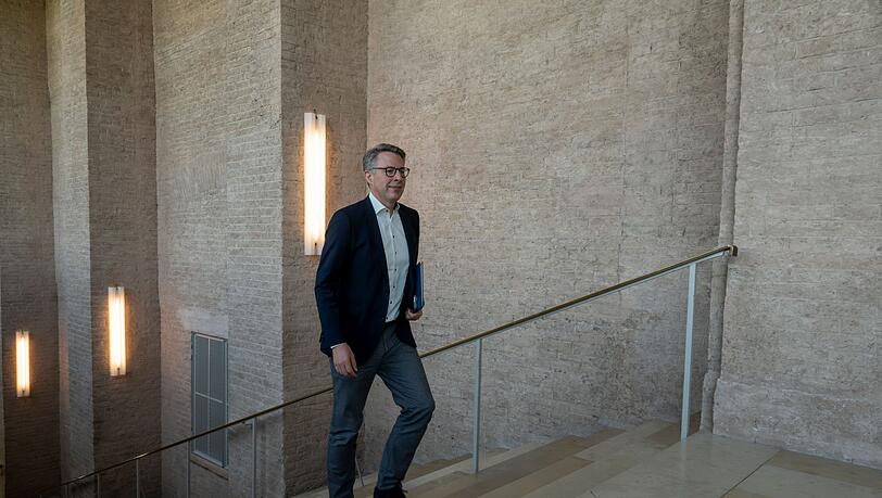 Kunstminister Markus Blume (CSU) hat Pläne für eine Umstrukturierung der bayerischen Staatsmuseen vorgestellt. (Archivbild) Kunstminister Markus Blume (CSU) hat Pläne für eine Umstrukturierung der bayerischen Staatsmuseen vorgestellt. (Archivbild)