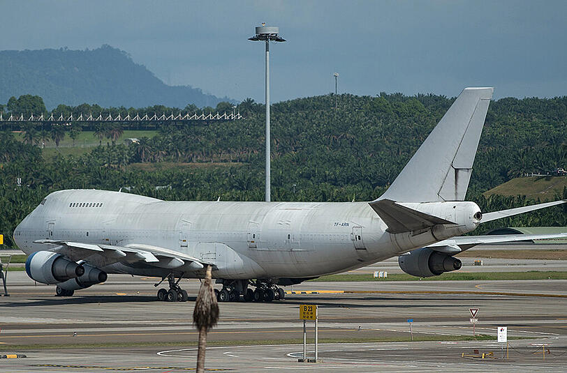 Eine der Maschinen vom Typ Boeing 747-200F am Flugahfen in Kuala Lumpur.