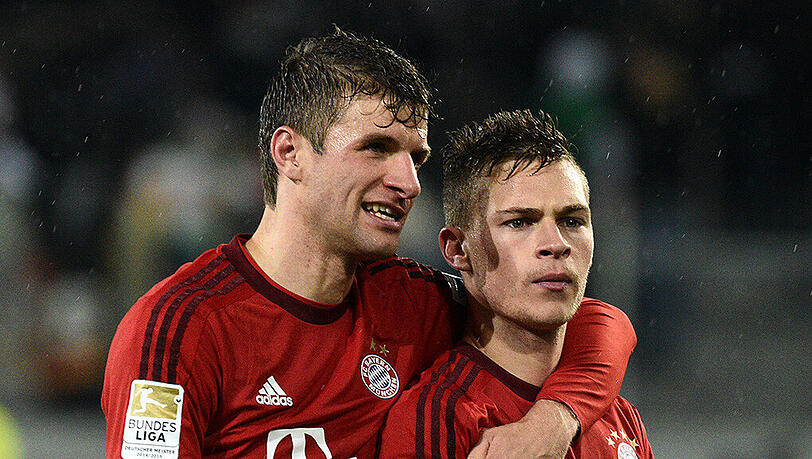 Joshua Kimmich und Thomas Müller müssen heute von der Bank aus zuschauen. Joshua Kimmich und Thomas Müller müssen heute von der Bank aus zuschauen.