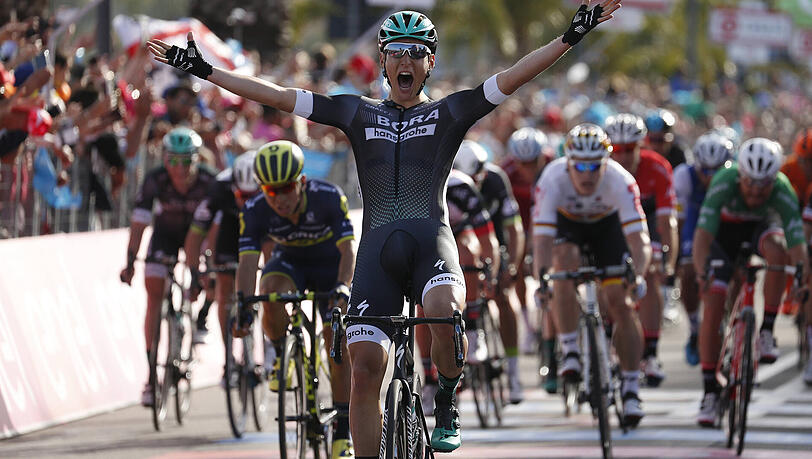 Jubel über seinen ersten Triumph bei den Profis: Lukas Pöstlberger gewinnt die erste Etappe des Giro d'Italia. Jubel über seinen ersten Triumph bei den Profis: Lukas Pöstlberger gewinnt die erste Etappe des Giro d'Italia.