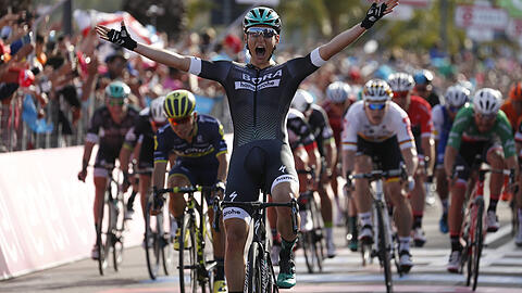 Jubel über seinen ersten Triumph bei den Profis: Lukas Pöstlberger gewinnt die erste Etappe des Giro d'Italia.