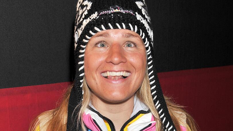 Verena Bentele hält ihre fünf Goldmedaillen der Paralympics 2010 in Vancouver in den Händen. Verena Bentele hält ihre fünf Goldmedaillen der Paralympics 2010 in Vancouver in den Händen.