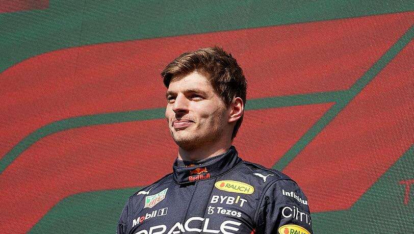 Ist vor seinem Formel-1-Heimspiel in Zandvoort zum Offizier des Ordens von Oranien-Nassau ernannt worden: Max Verstappen.
