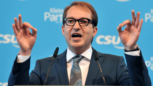 Der CSU-Generalsekretär Alexander Dobrindt spricht beim kleinen Parteitag der CSU am Samstag im Olympiapark.