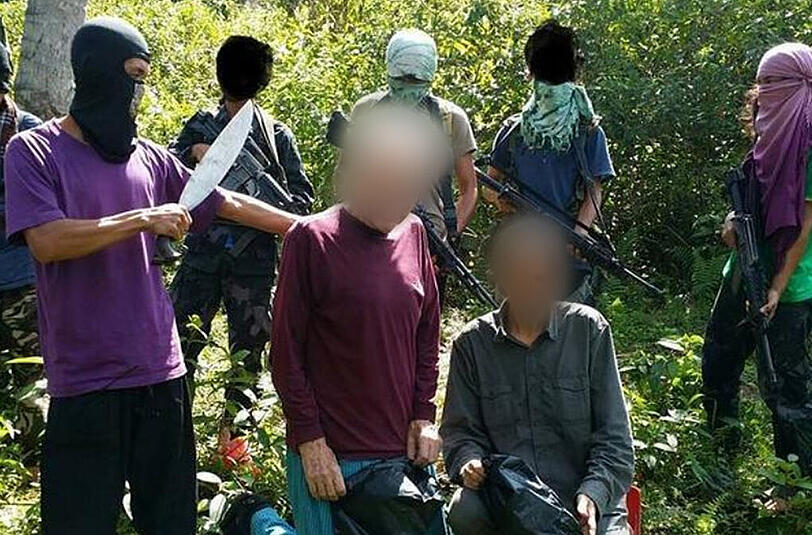 Immer wieder präsentierten die Islamisten ihre Geiseln vor der Kamera. Jetzt sollen sie frei sein.