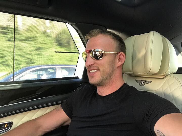 Mario Daser in seinem Bentley in Antalya