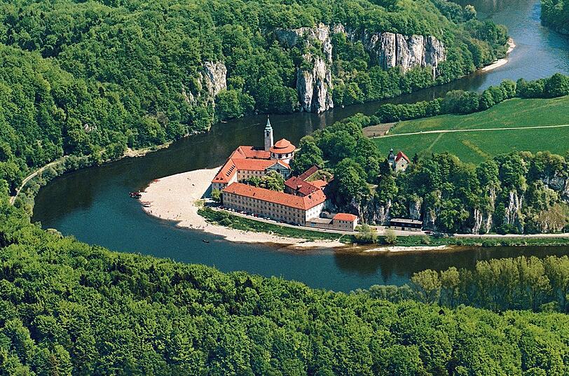 Eine undatierte Luftaufnahme vom Kloster Weltenburg an der Donau.