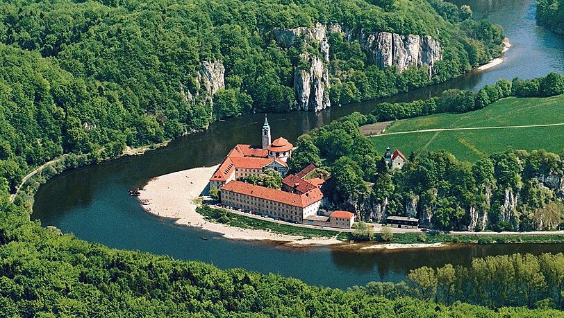 Eine undatierte Luftaufnahme vom Kloster Weltenburg an der Donau. Eine undatierte Luftaufnahme vom Kloster Weltenburg an der Donau.