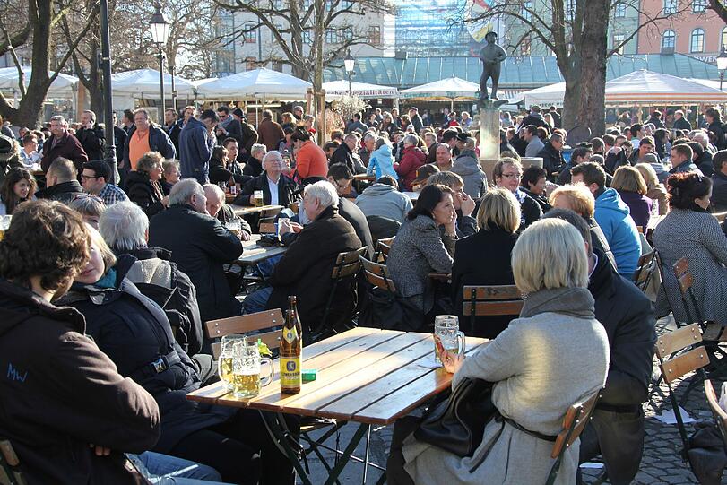 Frühlingserwachen in München - schon jetzt freuen sich viele auf's warme Wochenende und den Biergarten. Sehen Sie hier die ersten Frühlingsbilderbilder aus der Weltstadt mit Herz...