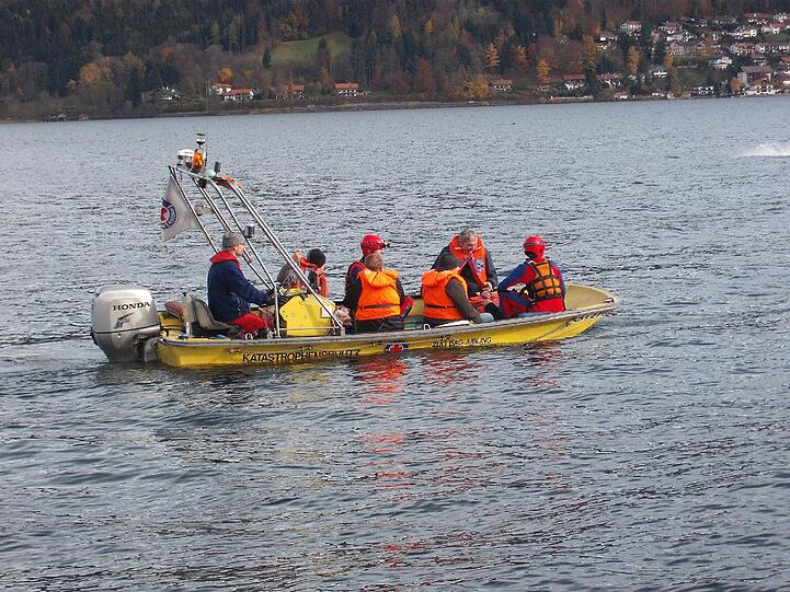 Vermeintlich dramatische Szenen gab es am Samstag bei einer Notfallübung am Tegernsee zu sehen - die Bilder.