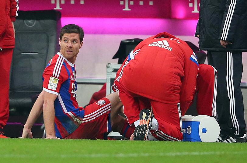 Verletzte sich beim Anschwitzen: Bayerns Xabi Alonso.
