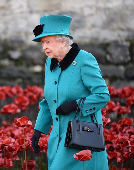 Queen Elizabeth II. wird am 21. April 92 Jahre alt und ist bekannt für ihren bunten Look.